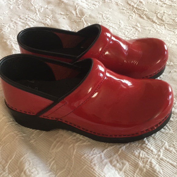Red patent dansko clogs Clearance